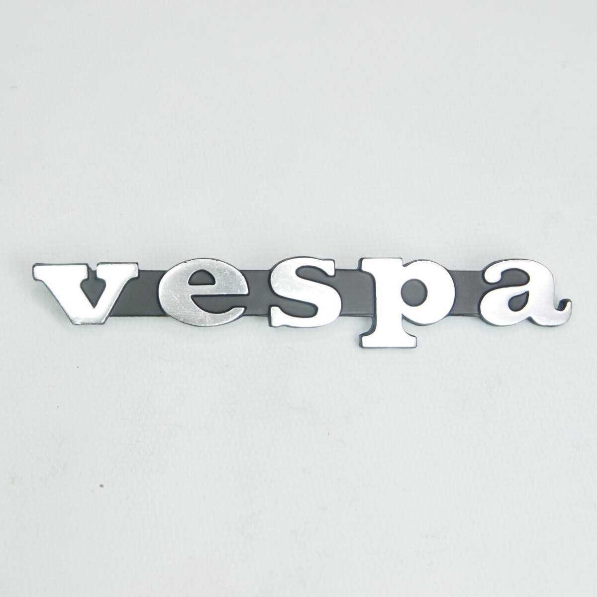 Badge legshield Vespa 50s 100 ET3 P200E P150X P125X PX200E PX150E PX125E RALLY200 PK