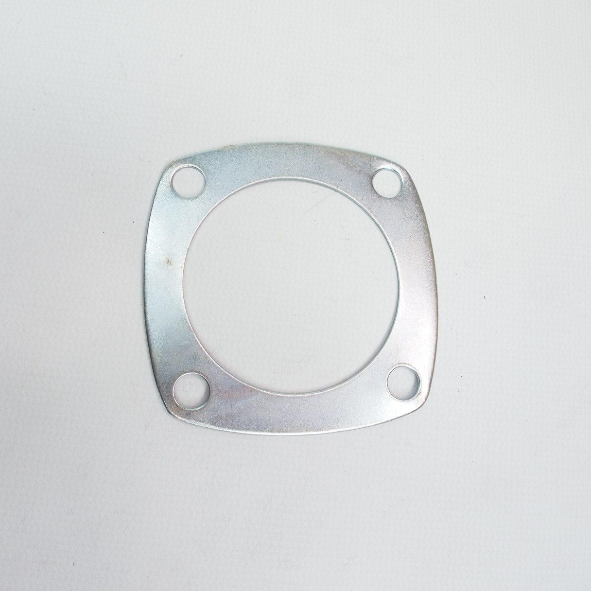 Rear hub bearing retaining washer plate for LAMBRETTA