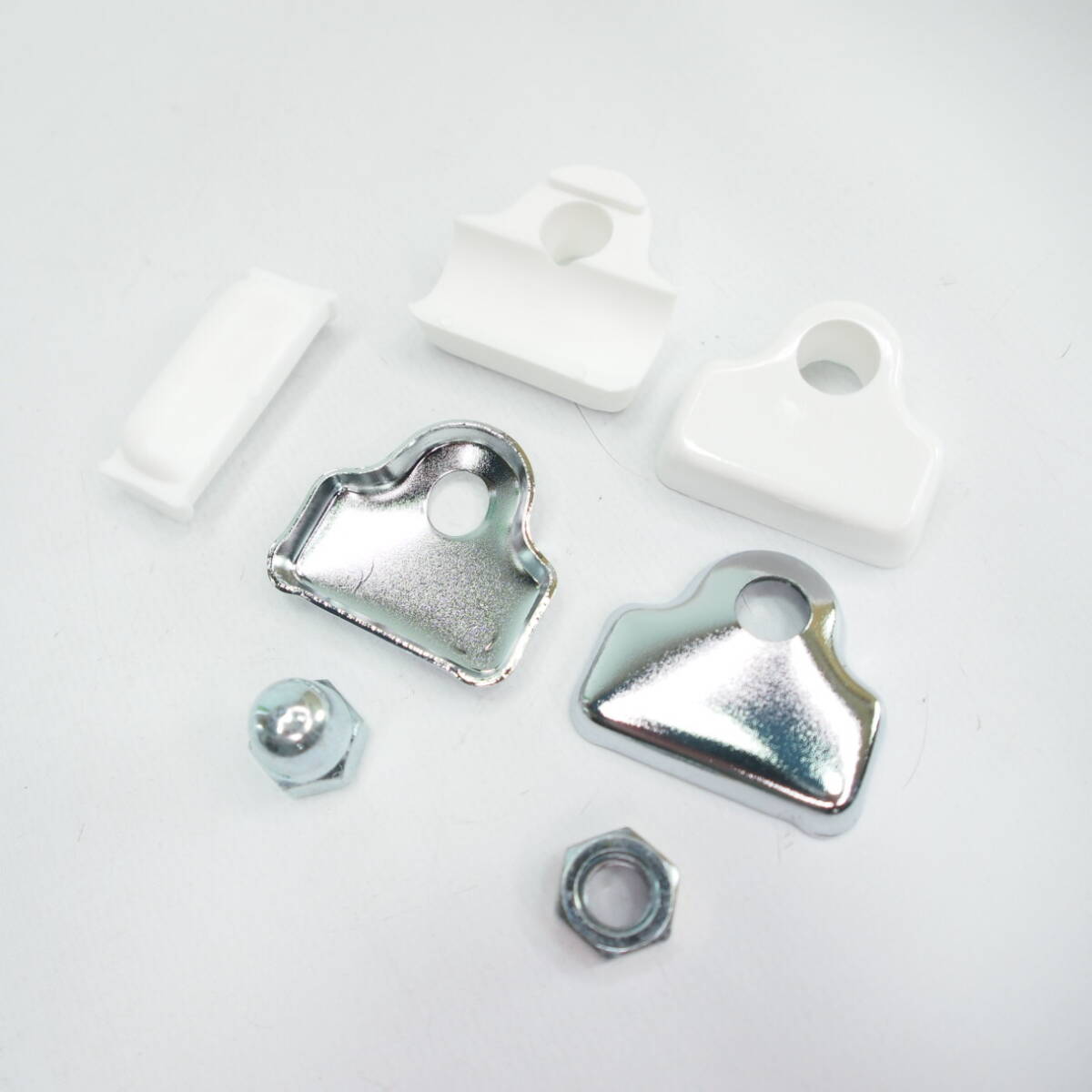 Mounting set for clip-on mirror white plastic