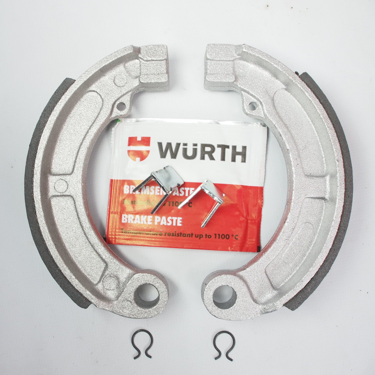 Brake shoes -BGM PRO 135x20mm- VESPA 50S 50R 50N closed 4 hole rim