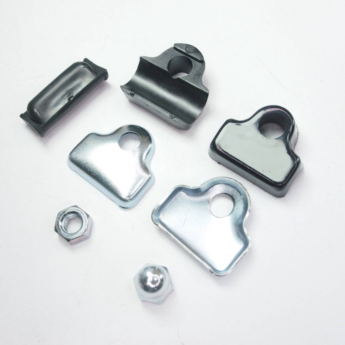 Mounting set for clip-on mirror black plastic